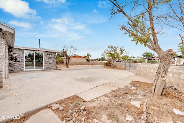 8936 Mount Rushmore Ln, El Paso, TX 79904 - view of patio / terrace