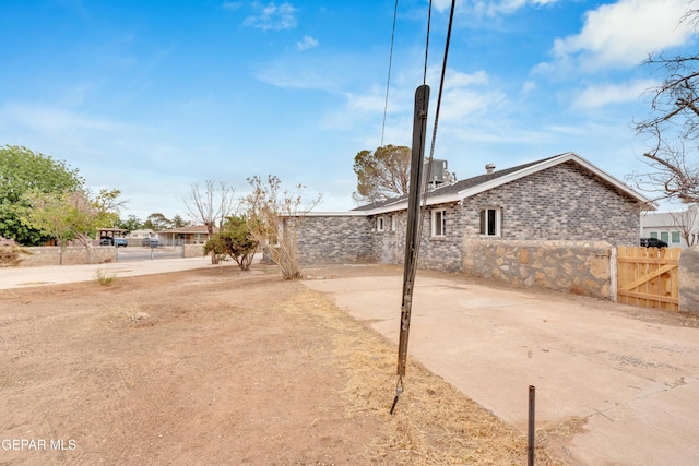 8936 Mount Rushmore Ln, El Paso, TX 79904 - view of yard with a gate
