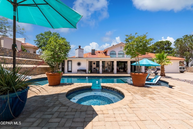1386 Loma Verde Dr, El Paso, TX 79936 - outdoor pool featuring an in-ground hot tub and a patio