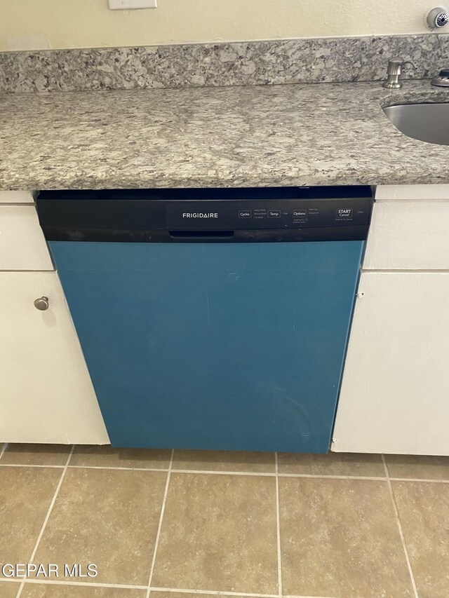 5109 Yvette Ave, El Paso, TX 79924 - detailed view of dishwashing machine and a sink
