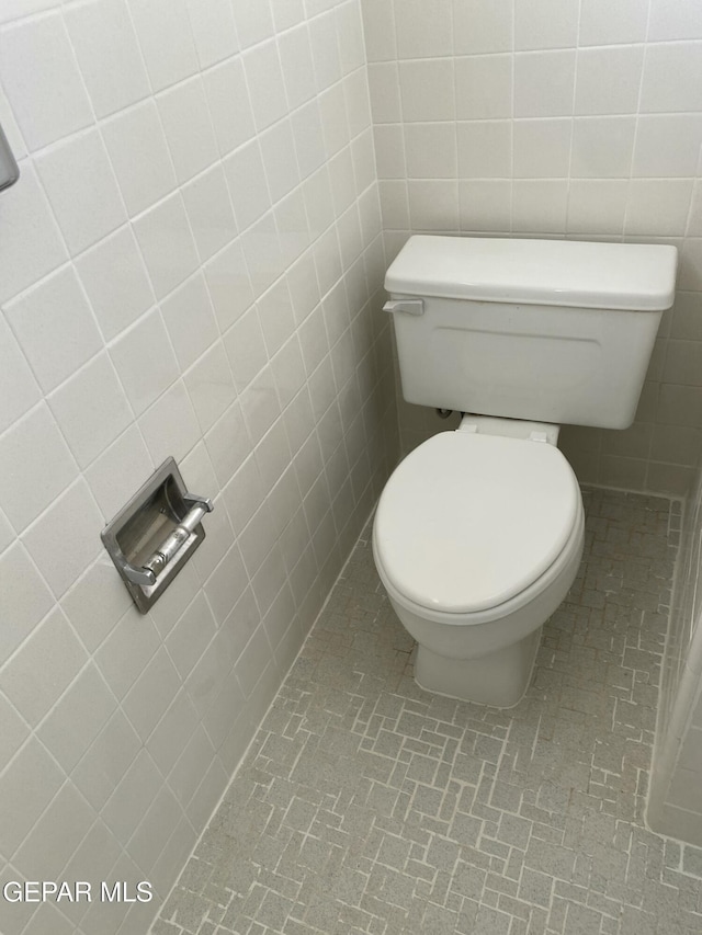 5109 Yvette Ave, El Paso, TX 79924 - bathroom featuring toilet and tile walls