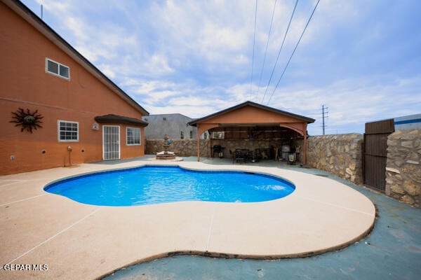 9813 La Morenita Cir, El Paso, TX 79927 - view of swimming pool featuring a gazebo, a patio area, and a fenced backyard