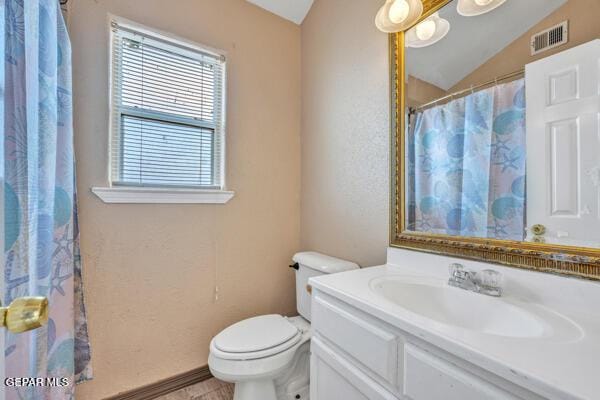 9813 La Morenita Cir, El Paso, TX 79927 - bathroom featuring vanity, lofted ceiling, and a shower with curtain