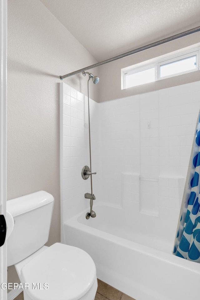 10925 Ray Mena Ln, El Paso, TX 79934 - bathroom featuring shower / tub combo and a textured ceiling
