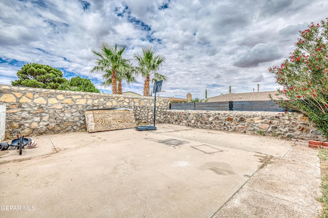 10705 Vista Alegre Dr, El Paso, TX 79935 - view of patio