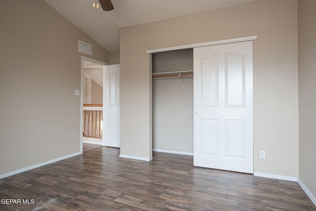 3340 Tierra Yvette Ln, El Paso, TX 79938 - unfurnished bedroom featuring dark wood-style flooring, vaulted ceiling, a closet, and a ceiling fan