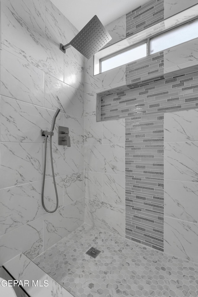 6913 Jericho Tree Dr, El Paso, TX 79934 - bathroom with tiled shower