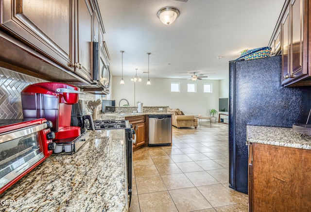 12257 Gaudi Way, El Paso, TX 79938 - kitchen featuring stainless steel appliances, open floor plan, ceiling fan, hanging light fixtures, and a peninsula
