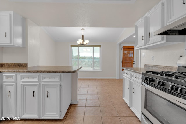 7308 Cerro Negro Dr, El Paso, TX 79912 - kitchen with gas range, range hood, a chandelier, white cabinetry, and crown molding