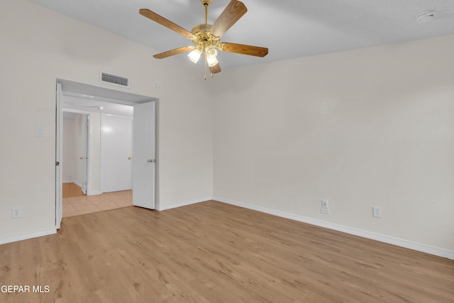 7308 Cerro Negro Dr, El Paso, TX 79912 - unfurnished room with a ceiling fan, light wood-type flooring, and a smoke detector
