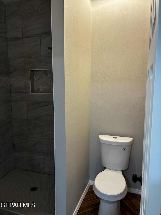 5789 Mountain Sun Dr, El Paso, TX 79938 - bathroom with a tile shower and wood finished floors