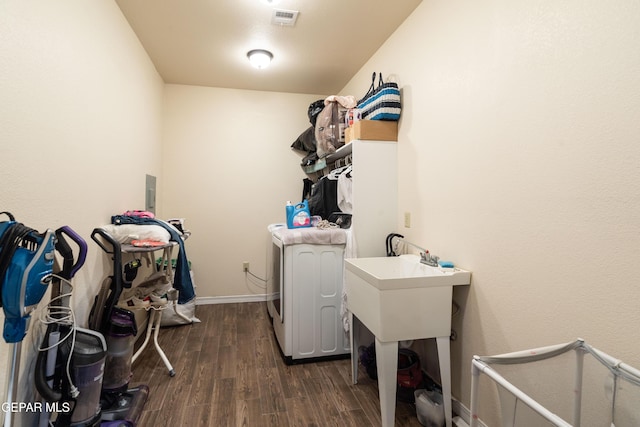 10728 Regina Dr, Socorro, TX 79927 - laundry area featuring dark wood finished floors and baseboards