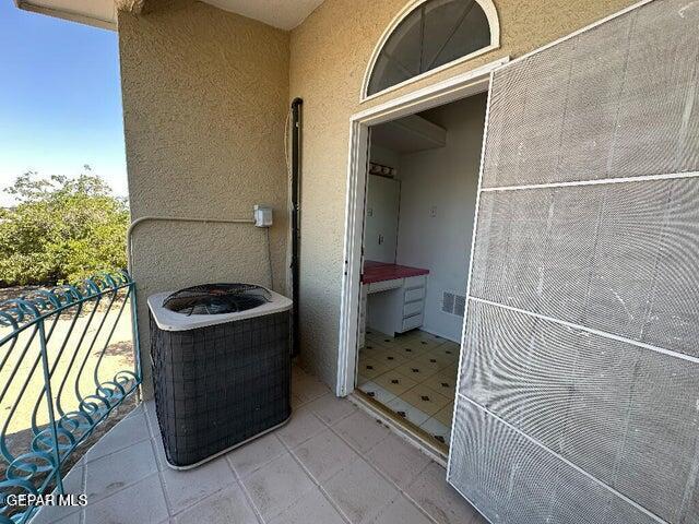 2129 Noviembre Dr, El Paso, TX 79935 - view of balcony