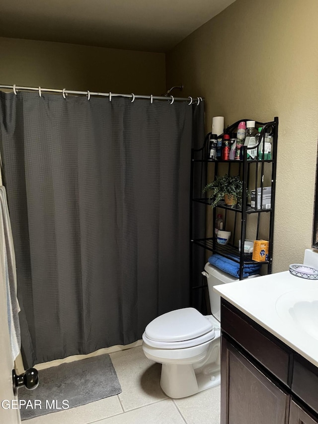 11128 Colbert Coldwell Ln, Socorro, TX 79927 - full bath featuring vanity and curtained shower