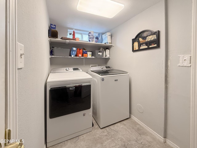 14177 Spanish Point Dr, El Paso, TX 79938 - laundry area featuring washer and dryer and baseboards