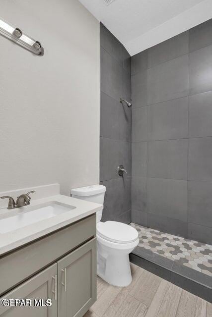 11860 Jim Ferriell Dr, El Paso, TX 79936 - full bathroom with tiled shower, vanity, and wood finished floors