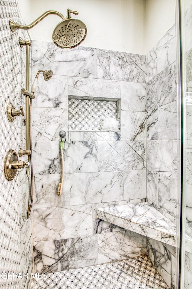 5705 Valley Lilac Ln, El Paso, TX 79932 - bathroom with tiled shower