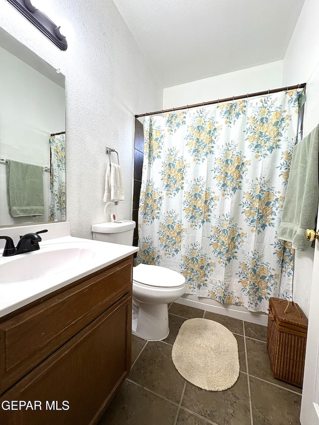 632 Manzanilla Pl, El Paso, TX 79928 - bathroom with vanity, a shower with shower curtain, a textured wall, and tile patterned floors