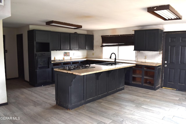 7556 N Loop Dr, El Paso, TX 79915 - kitchen with light wood-style floors, gas stovetop, and a kitchen island