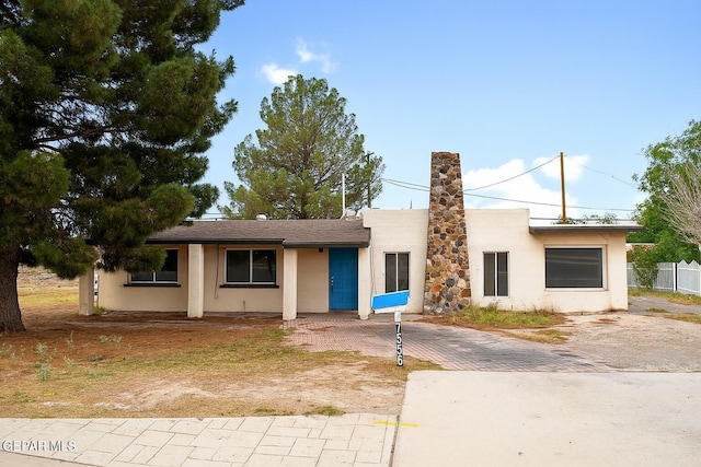 7556 N Loop Dr, El Paso, TX 79915 - view of front of property featuring stucco siding and a chimney
