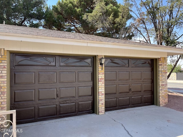 11204 Bob Mitchell Dr, El Paso, TX 79936 - view of detached garage