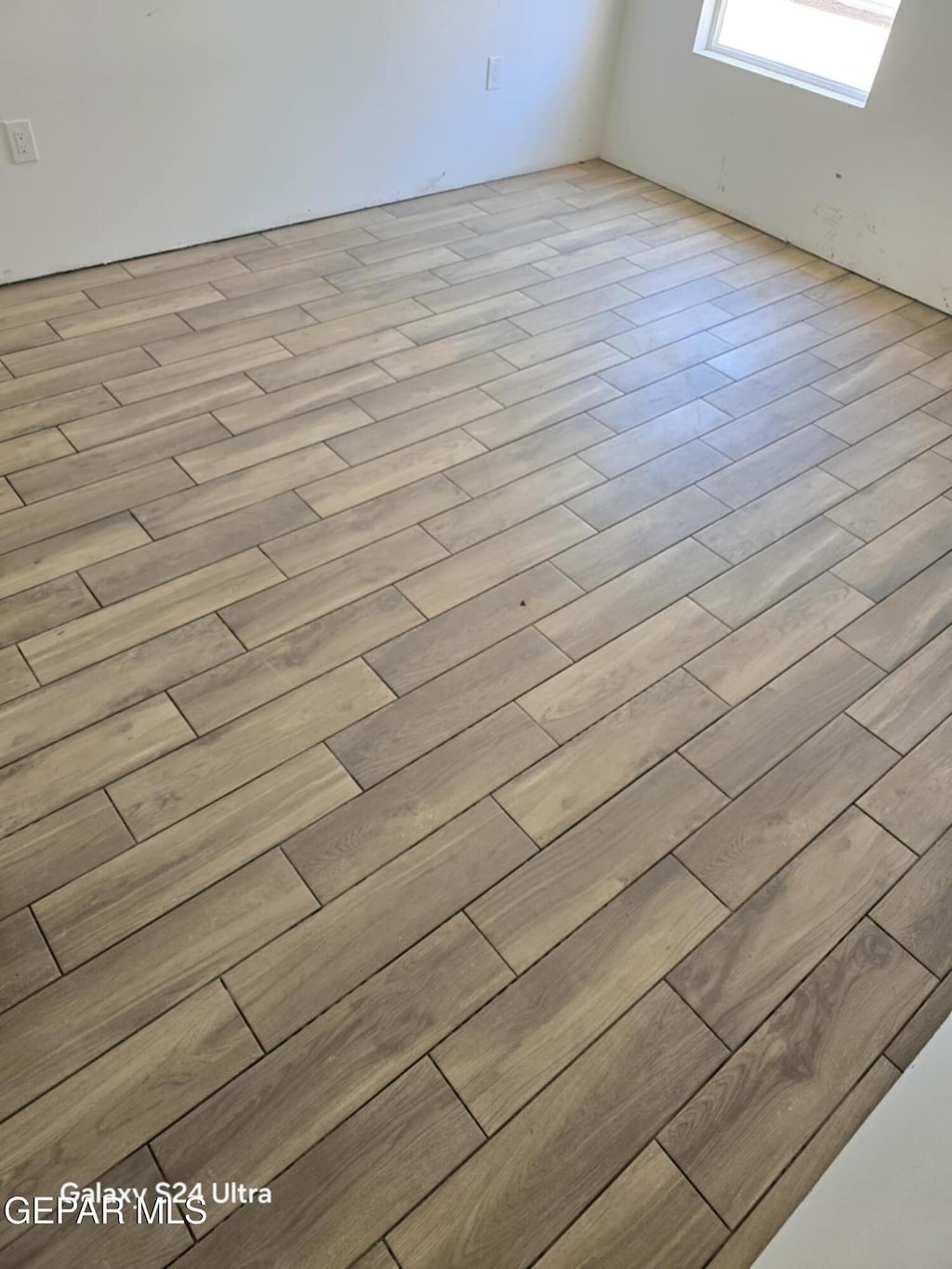 450 Perla Bonita Rd, Clint, TX 79836 - detailed view of wood finished floors