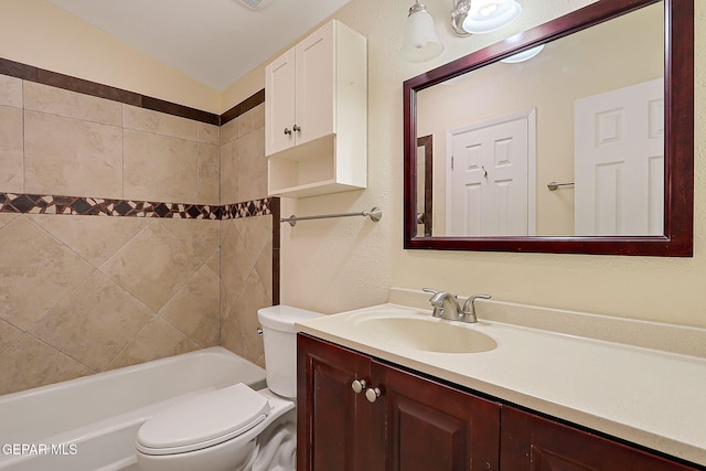 2912 Chaswood St, El Paso, TX 79935 - bathroom with vanity, bathing tub / shower combination, and lofted ceiling