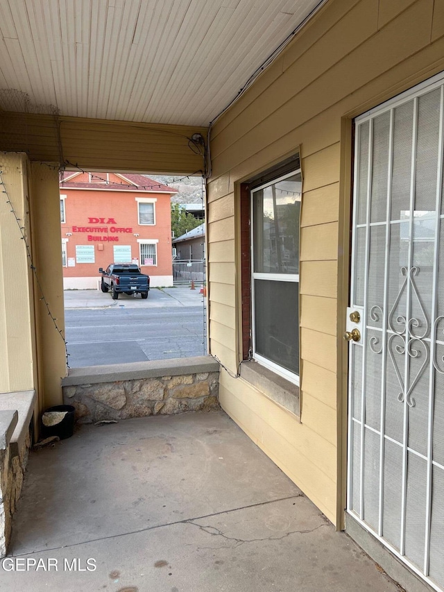 1118 N Laurel St, El Paso, TX 79902 - view of patio