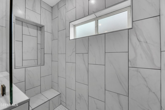 11157 Blazing Star Pl, El Paso, TX 79934 - bathroom featuring a tile shower