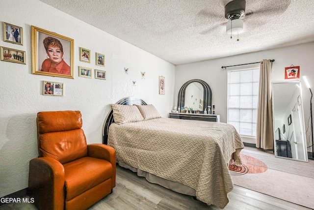 11581 Valle Verde Rd, Socorro, TX 79927 - bedroom featuring wood finished floors, a textured ceiling, and ceiling fan