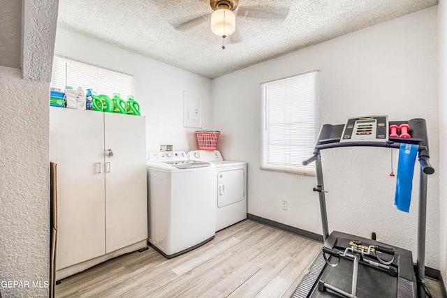 11581 Valle Verde Rd, Socorro, TX 79927 - washroom featuring washing machine and clothes dryer, light wood-style flooring, ceiling fan, and a textured ceiling