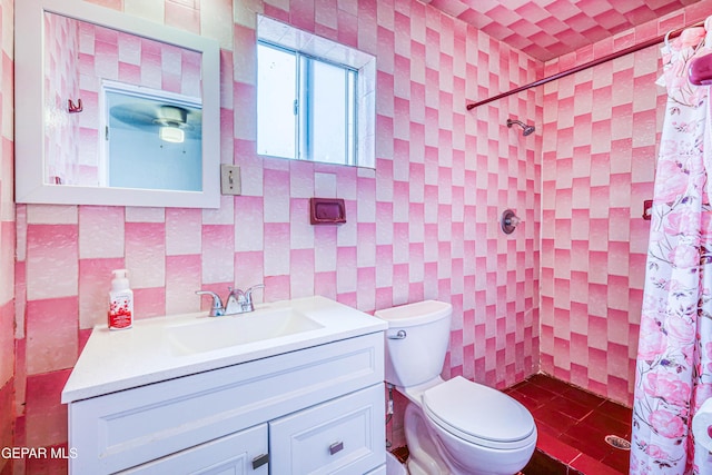 11581 Valle Verde Rd, Socorro, TX 79927 - bathroom with vanity, tiled shower, and tile walls
