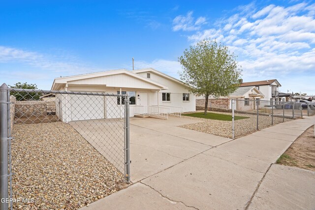 205 Caribe Cir, El Paso, TX 79927 - view of front facade featuring a gate