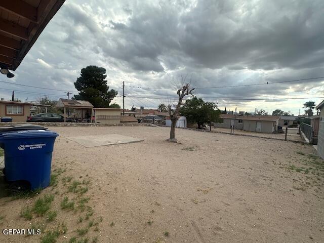 1137 Cimarron St, El Paso, TX 79915 - view of yard