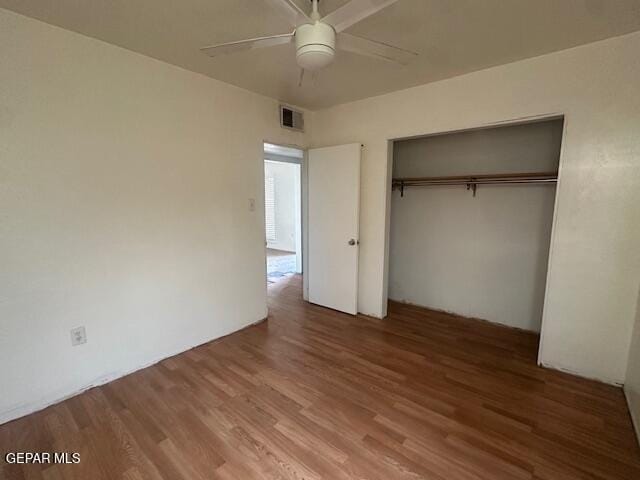 1137 Cimarron St, El Paso, TX 79915 - unfurnished bedroom with wood finished floors, a closet, and a ceiling fan
