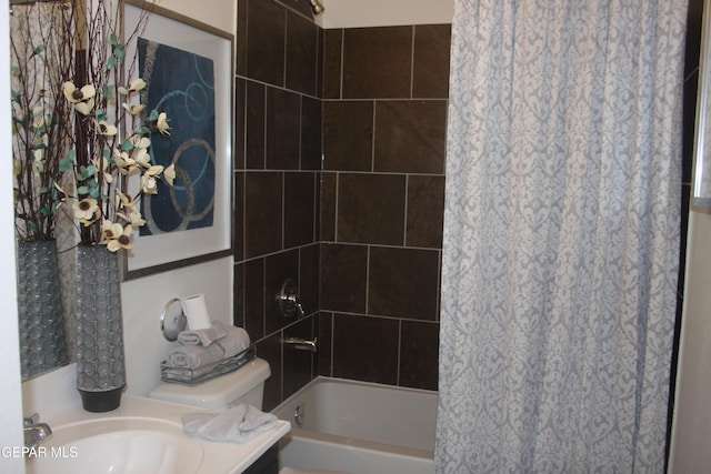 1374 Gusart Ave, El Paso, TX 79928 - full bathroom featuring shower / tub combo with curtain and vanity
