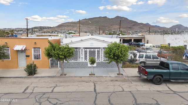 2123 Magoffin Ave, El Paso, TX 79901 - view of front of home with a mountain view