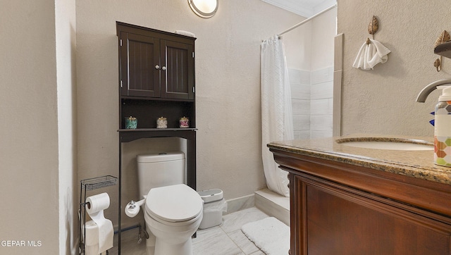2123 Magoffin Ave, El Paso, TX 79901 - bathroom with vanity and a shower with curtain