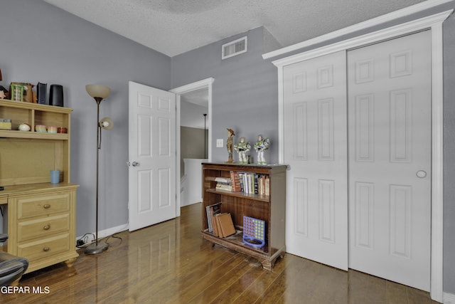 12372 Robert Dahl Dr, El Paso, TX 79938 - office area featuring wood finished floors and a textured ceiling