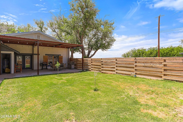 1624 Vinton Rd, Anthony, NM 88021 - fenced backyard with a patio