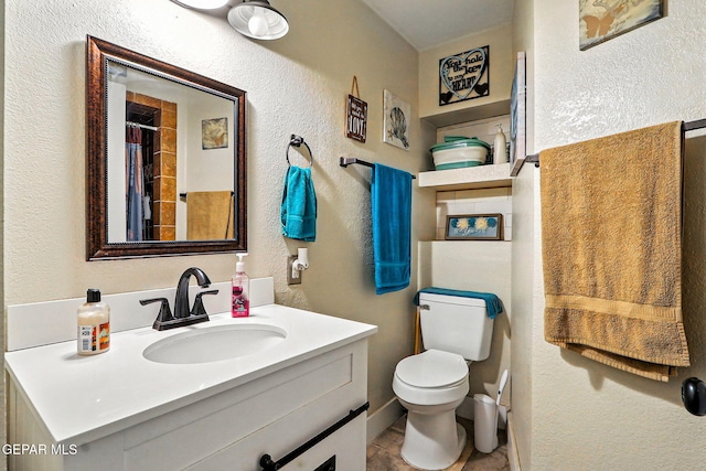 1624 Vinton Rd, Anthony, NM 88021 - full bath with vanity and a textured wall