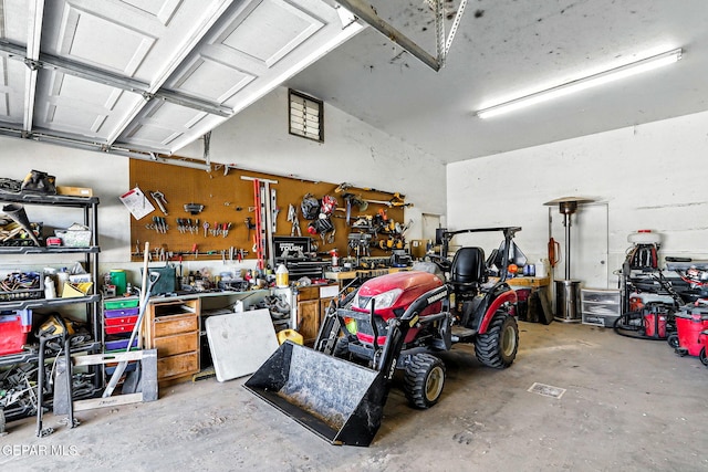 1624 Vinton Rd, Anthony, NM 88021 - garage with a workshop area