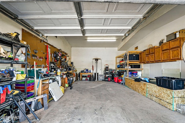 1624 Vinton Rd, Anthony, NM 88021 - garage with a workshop area