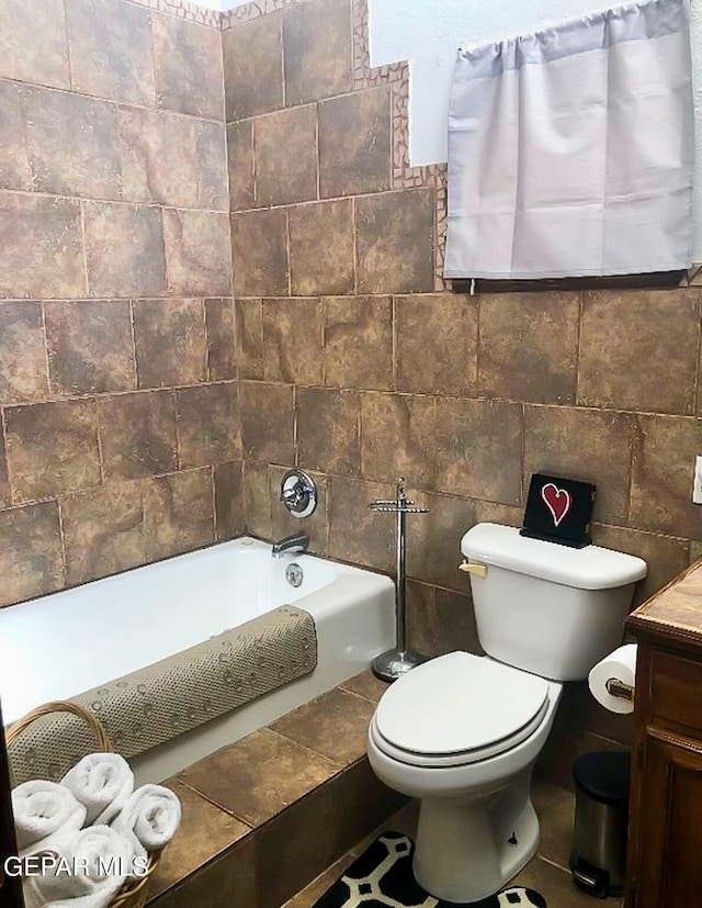 1624 Vinton Rd, Anthony, NM 88021 - bathroom featuring tile walls and vanity