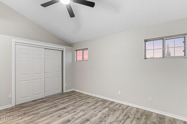 8921 Gemotes Pl, El Paso, TX 79907 - unfurnished bedroom featuring light wood-type flooring, a textured ceiling, a closet, lofted ceiling, and ceiling fan