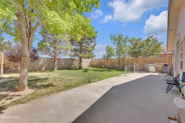 5609 Rick Husband Dr, El Paso, TX 79934 - fenced backyard featuring a patio area
