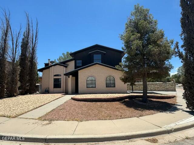 1718 Challenger Ln, El Paso, TX 79936 - view of front facade