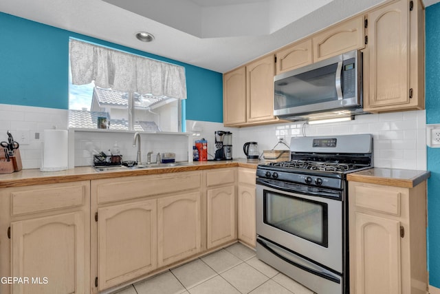4328 Loma Alegre Dr, El Paso, TX 79934 - kitchen with stainless steel appliances, tasteful backsplash, light countertops, and light tile patterned flooring