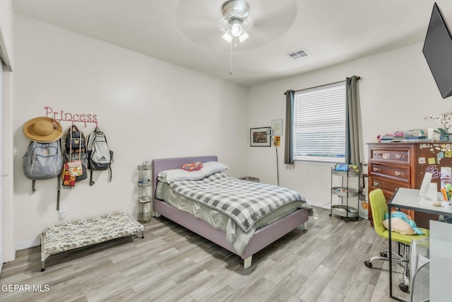 237 Gonzalo Cir, El Paso, TX 79932 - bedroom with light wood-type flooring and a ceiling fan