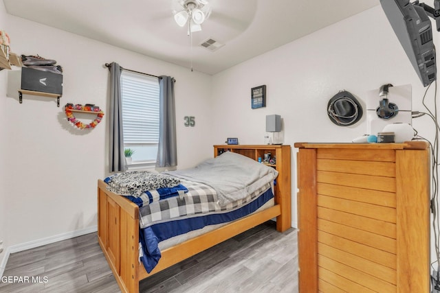 237 Gonzalo Cir, El Paso, TX 79932 - bedroom featuring wood finished floors and a ceiling fan